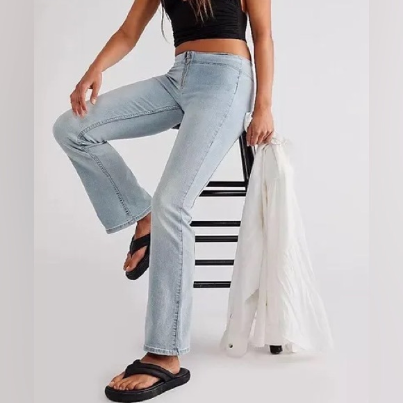 Free People Jett Low Rise flare jeans . NWT . - Picture 3 of 7